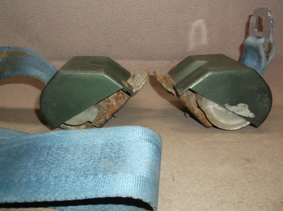 Ford Mustang Bay 1973 Mercury Cougar azul cinturón de seguridad trasero retractores 12 15/73 Foto 2 de 4