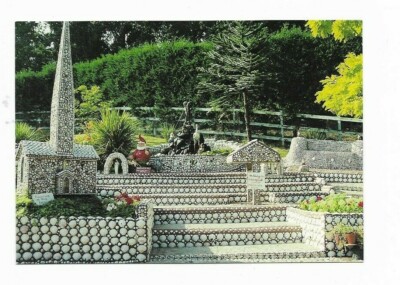 Der Muschelgarten: Mont Les Vaux, St. Aubin. Blick Obergarten