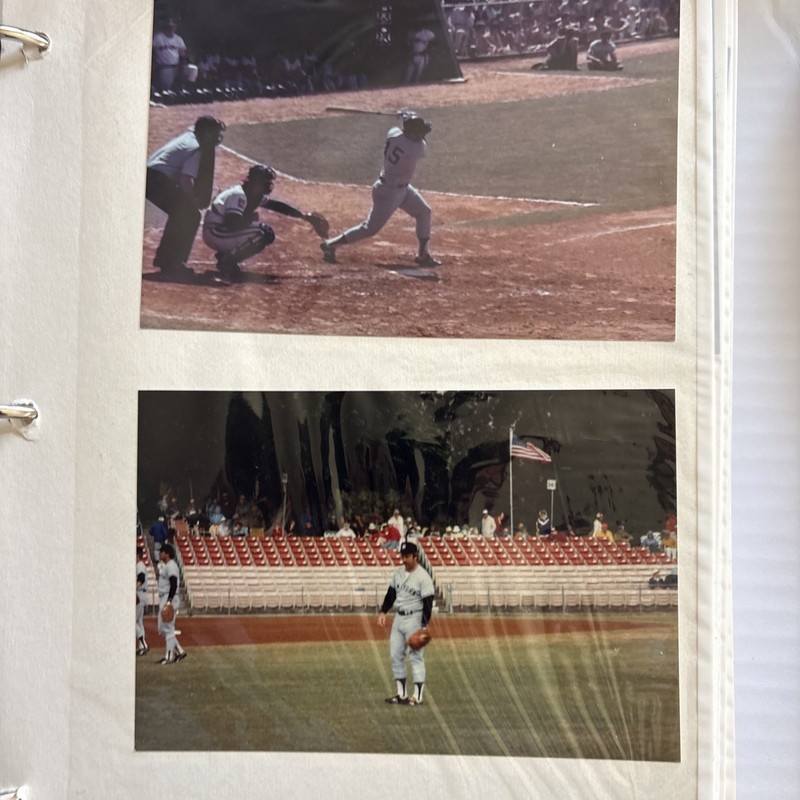 NY YANKEES 1977 THURMAN MUNSON RARE PICTURE SPRING TRAINING/Some Reggie Jackson