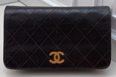 Chanel WOC Diamond Pattern Chain Shoulder Bag Crossbody Black Gold Women Classic