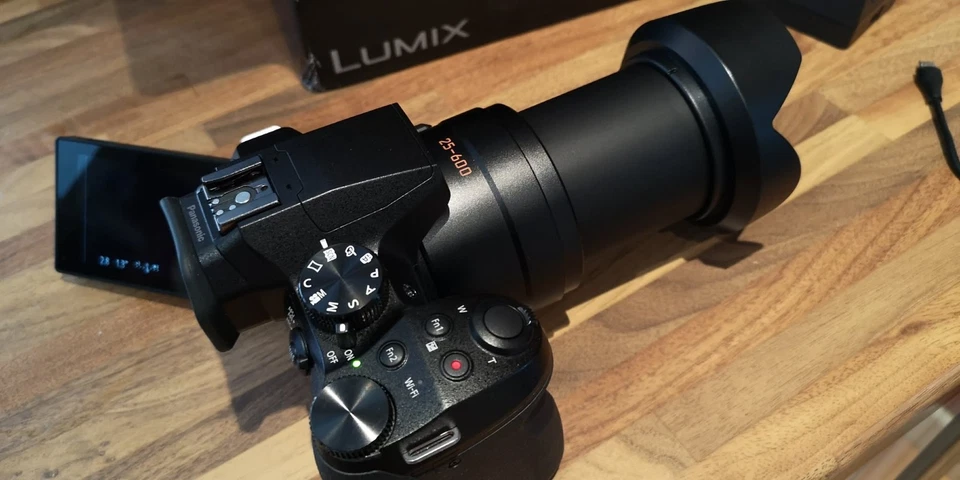 Panasonic Lumix DMC-FZ330, photo 1 of 5