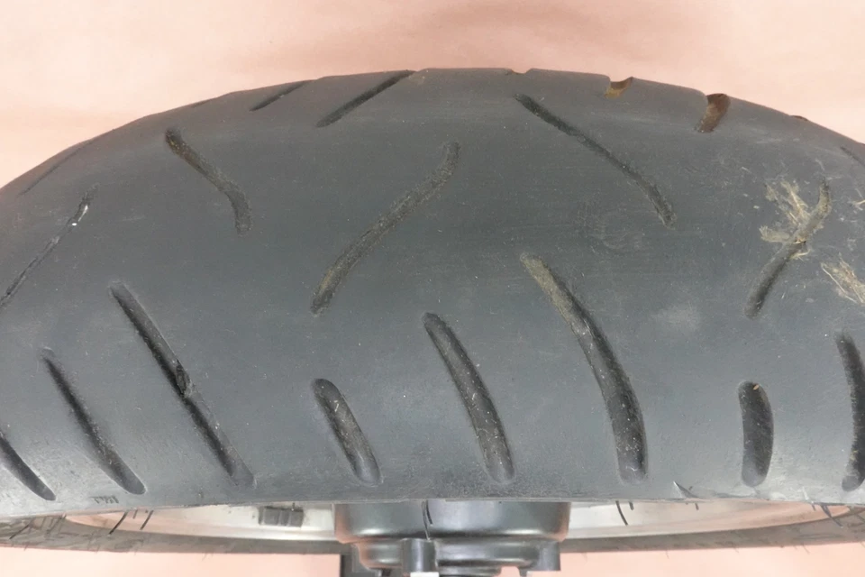 Llanta trasera Triumph Bonneville T100 2009-2016 rueda 130/80 R17 Foto 2 de 4