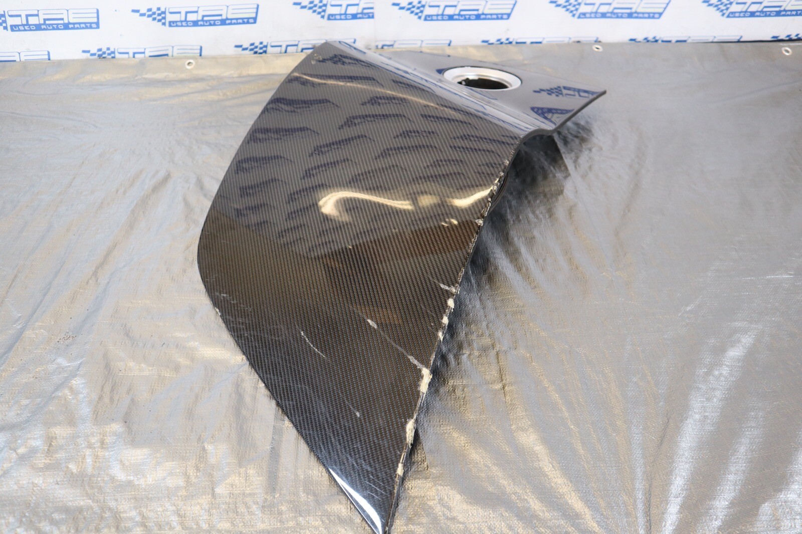 2014 AUDI R8 V8 QUATTRO AWD 4.2L OEM CARBON FIBER EXTERIOR GAS LID COVER *DAMAGE