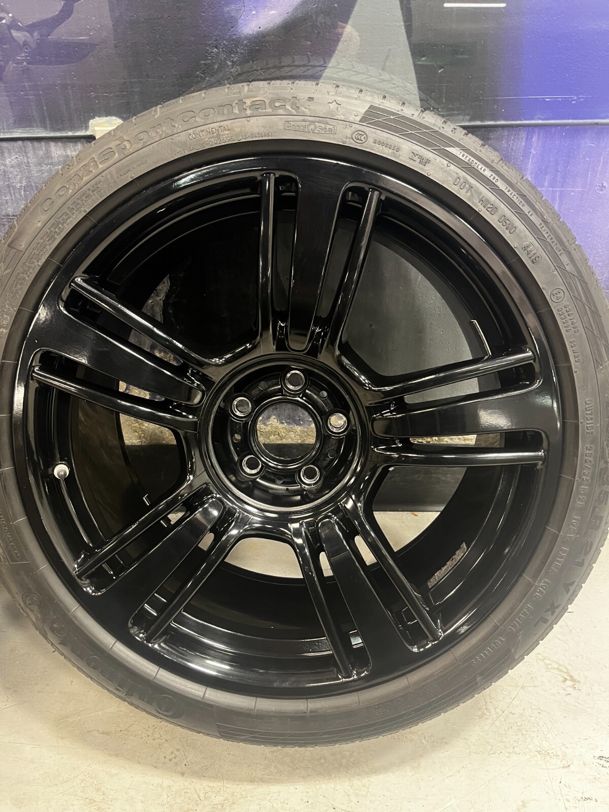 Stock 2015 Rolls Royce Wraith Wheels and Tires (21x8.5 / 21x9.5, 5x120)