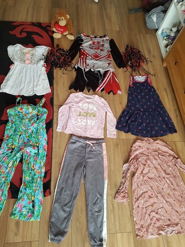 Mädchen wunderschönes Paket Kleider