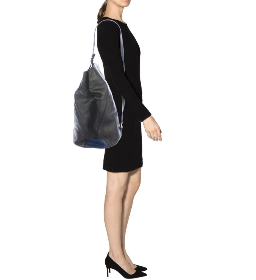 Bolsa balde Diane von Furstenberg azul e preta - Imagem 2 de 4