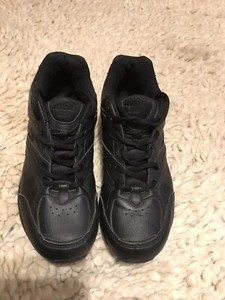 avia slip resistant shoes