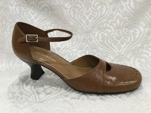 naturalizer kitten heel pumps