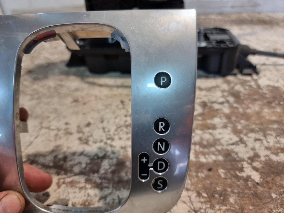 Volkswagen Golf Gear Shifter Selector W/ Surround Trim 2006 MK5 OEM 1K2713025AA - Image 4 of 4