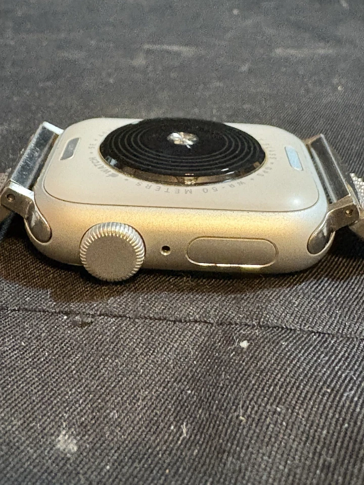 Apple Watch SE 2ª Generación 40mm Estuche Aluminio Plateado Modelo MRE13LL/A Con 2 Bandas Foto 4 de 4