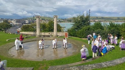 Photo 6x4 Morris dancers in the amphitheatre, Prince Albert Gardens, Swan c2017