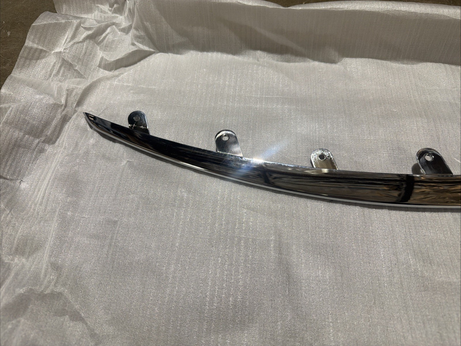 18-23 Rolls Royce Phantom Right Front Bumper Trim Molding Chrome Passenger Side