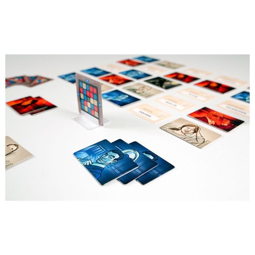 Codenames Fiesta Juego de Mesa Para 2-8 Jugadores Edades 10+ - Imagen 4 de 7