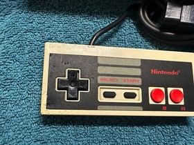 Nintendo NES System Mario Games 2 Controllers Zapper Cords Tested