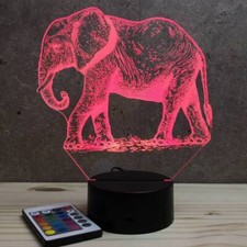 Applique murale éléphant en verre et résine décorative