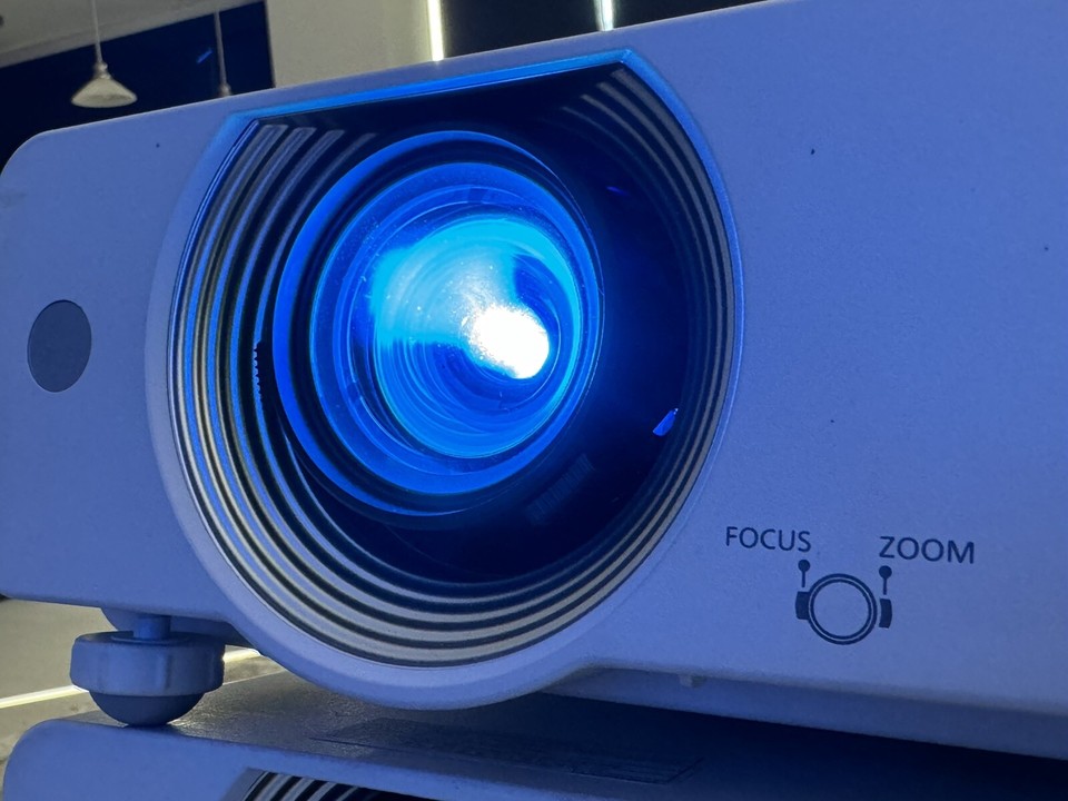 Panasonic PTVW440 WXGA Video Data Projector. With Power Cable. + Bag