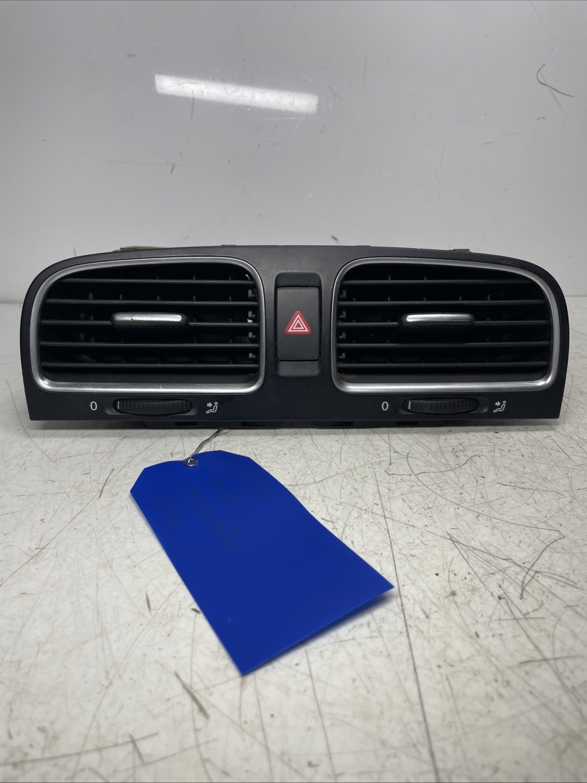 2010-14 Volkswagen Jetta Golf Gti Mk6 Dash Center Heater AC Air Vent Panel OEM