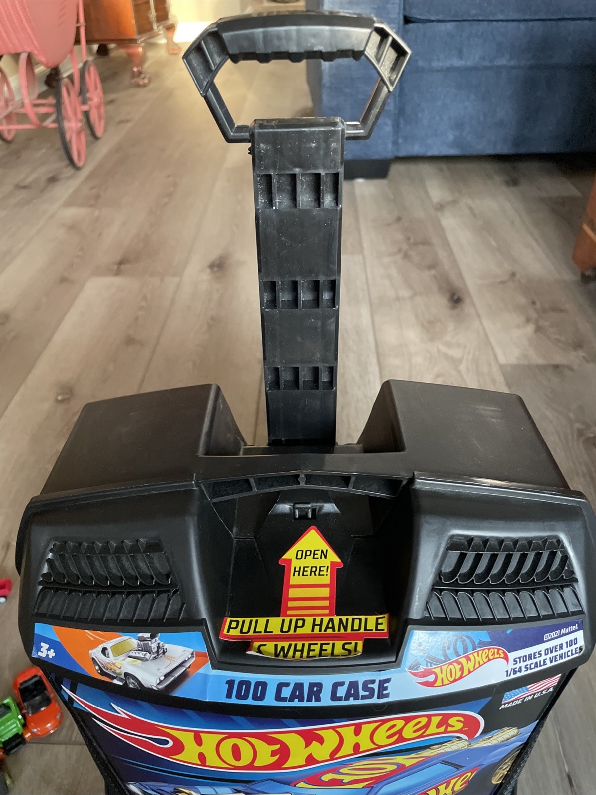 TARA TOYS HOT WHEELS 100 CAR ROLLING CARRYING STORAGE CASE WITH 35 VEHICLES