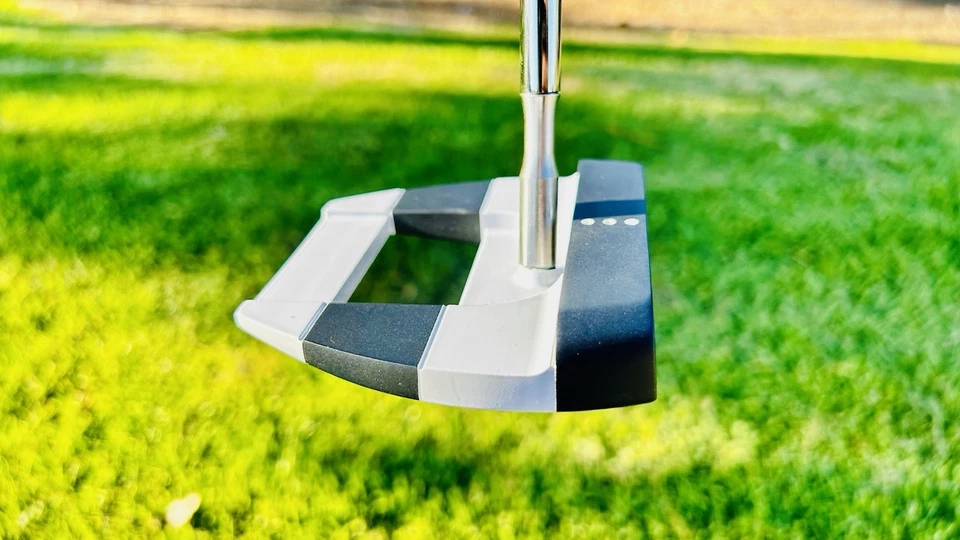 CUSTOM 79 Lie Odyssey Ai-One Cruiser Jailbird square 2 square Putter RH 38'' - Image 4 of 4