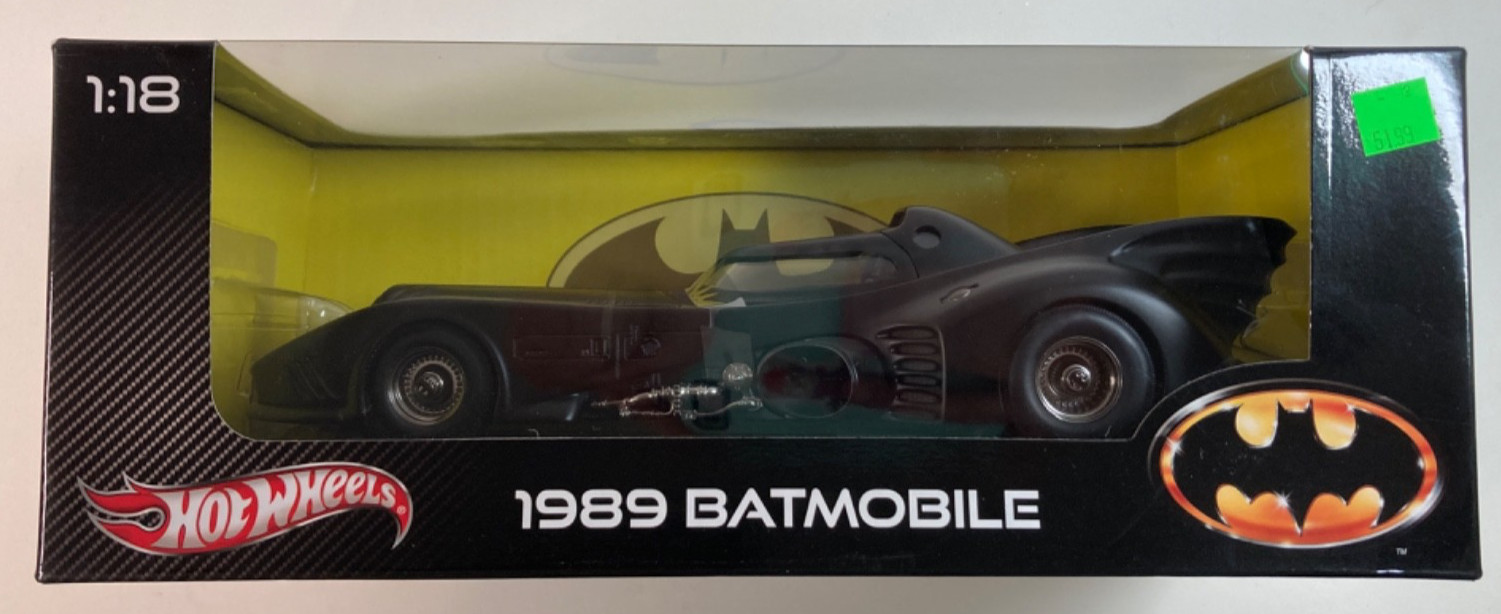 Hot Wheels Batman Batmobile Batman Returns 2012 1:18 X5533