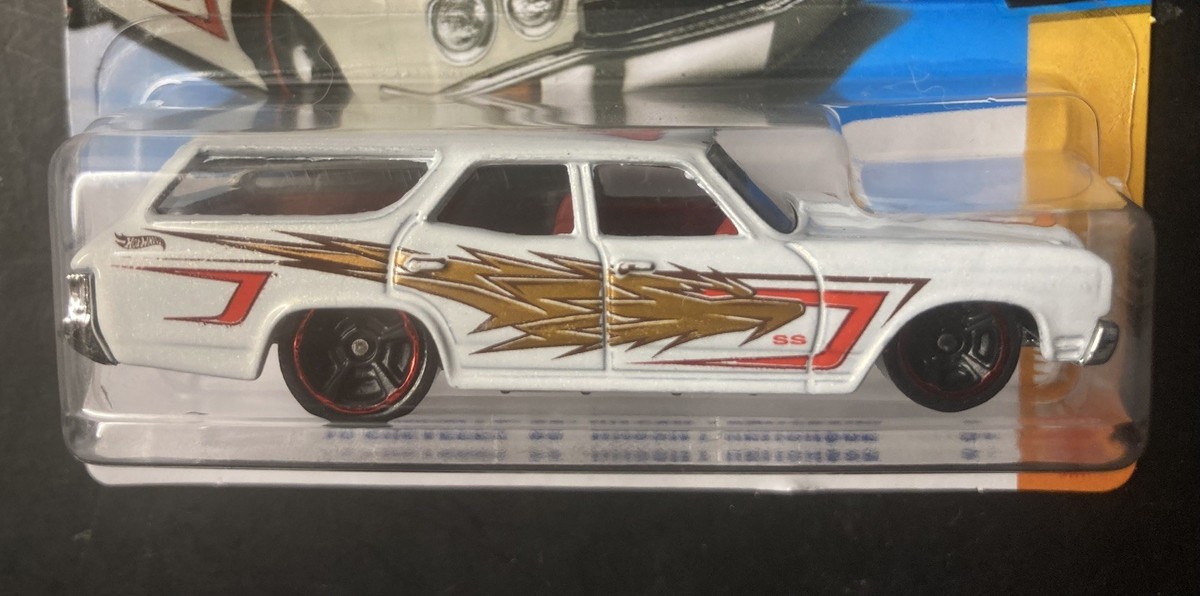 Hot Wheels '70 Chevelle SS Wagon #110/250 - 2026 H W Wagons 3/10