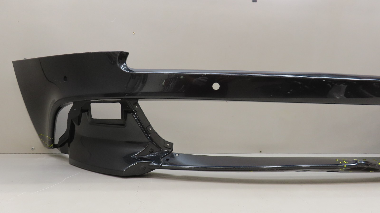 ..ASTON MARTIN VANQUISH FRONT BUMPER COVER OEM CD33-17626-A