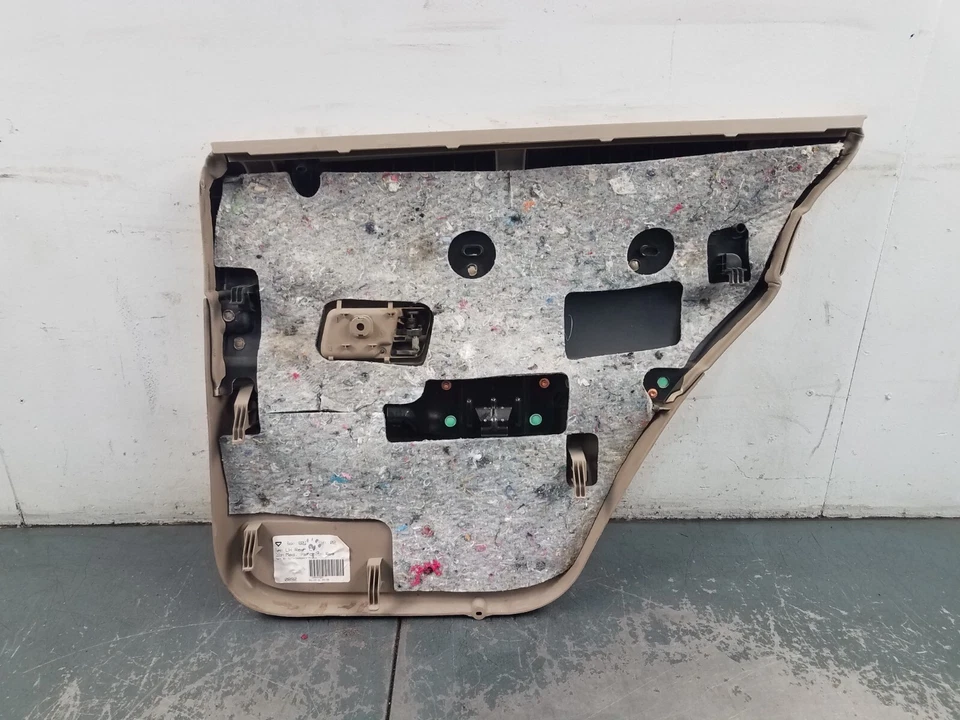 Panel de puerta trasera izquierda Grand Marquis/Corwn Vic Victoria 2005 #9031 G3 Foto 4 de 4