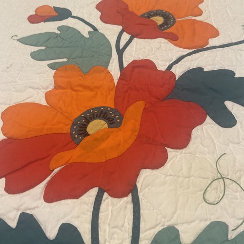 Vtg Hand Appliqué Quilt With Red Floral Pattern - Picture 3 of 10