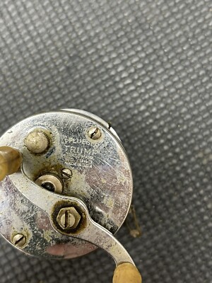 Moulinet de pêche vintage PFLUEGER TRUMP N°1943 NIVEAU WIND