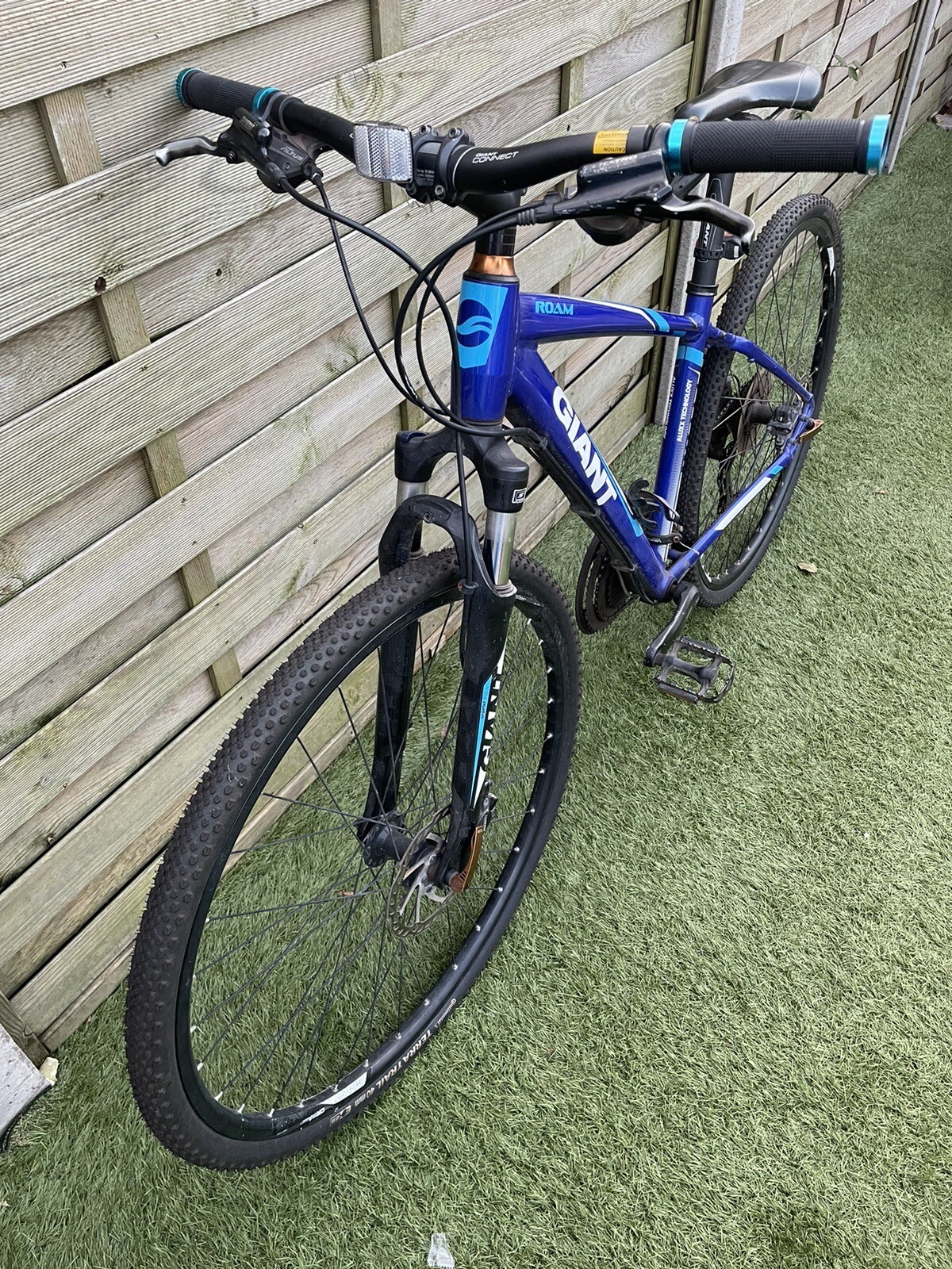 Giant Roam Hybrid Mountain Bike Front Suspension, Hydraulic Brakes