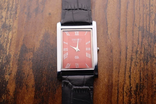 Vintage Men Seiko Quartz Slim Tank Red Dial Black leather Dress Watch