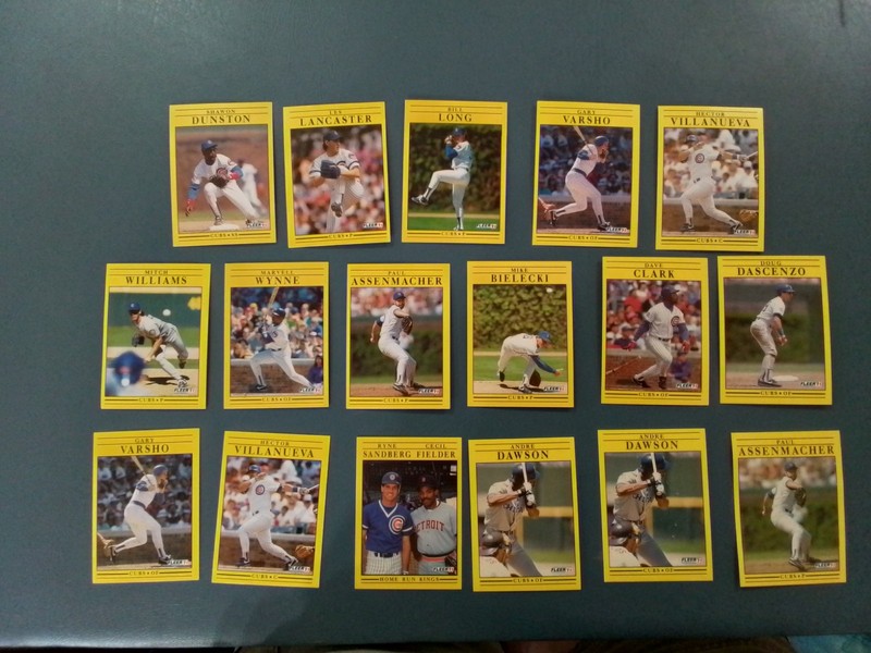 1991 Fleer Chicago Cubs- 17 Card Lot - Sandberg, Dawson, Williams, Dunston- HOF