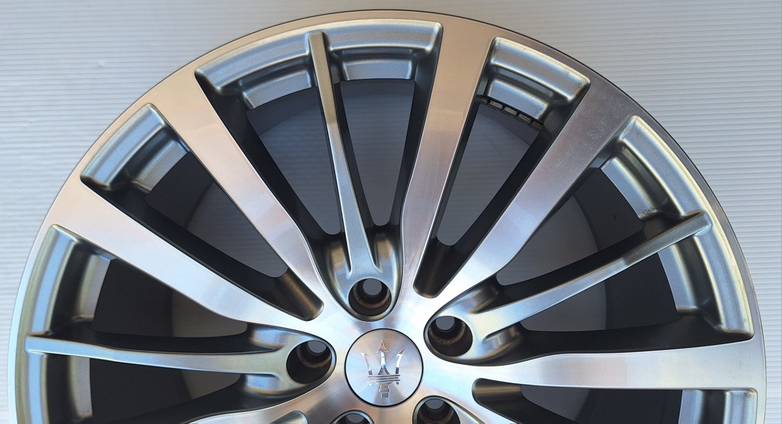 Maserati Ghibli 2014-2017 Rear Right Wheels Set P/N 670016856