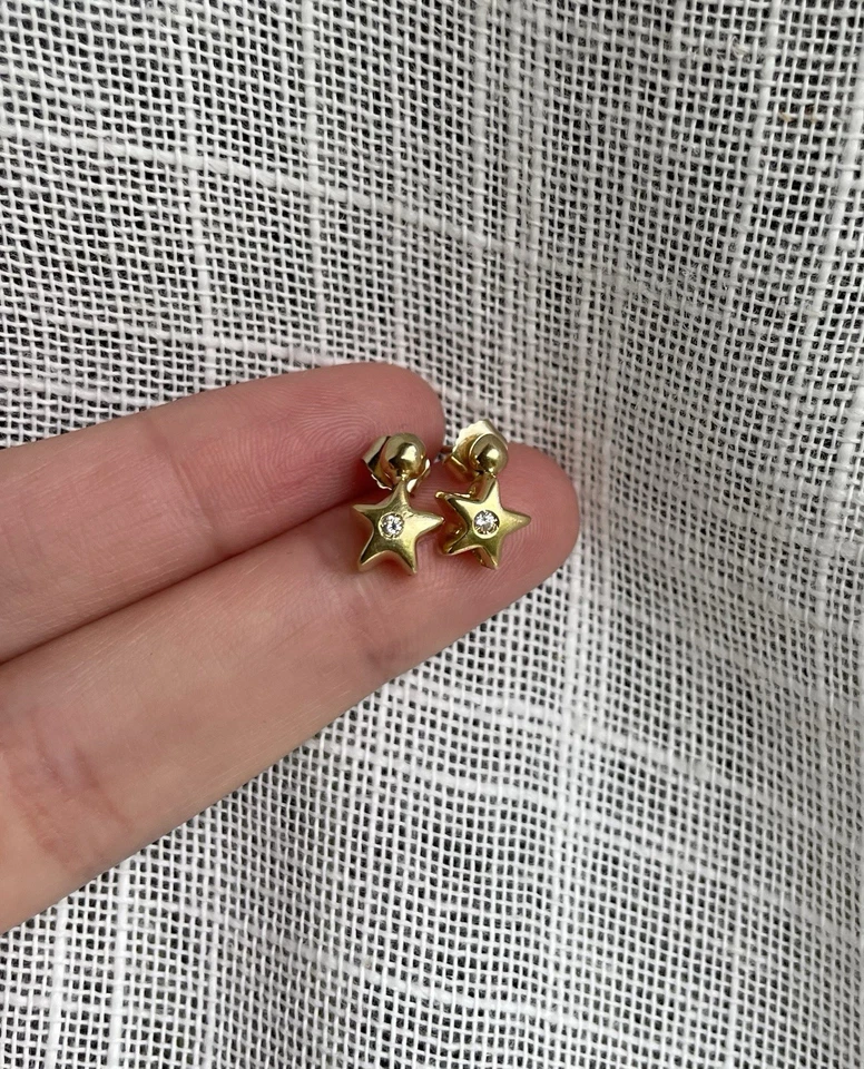 Pendientes estrella oro amarillo macizo 18k acabado satinado Foto 2 de 3