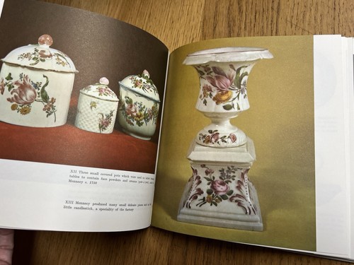 Pleasures And Treasures Hardback Book 1960s title: FRENCH PORCELAIN 1961 - Foto 10 di 12