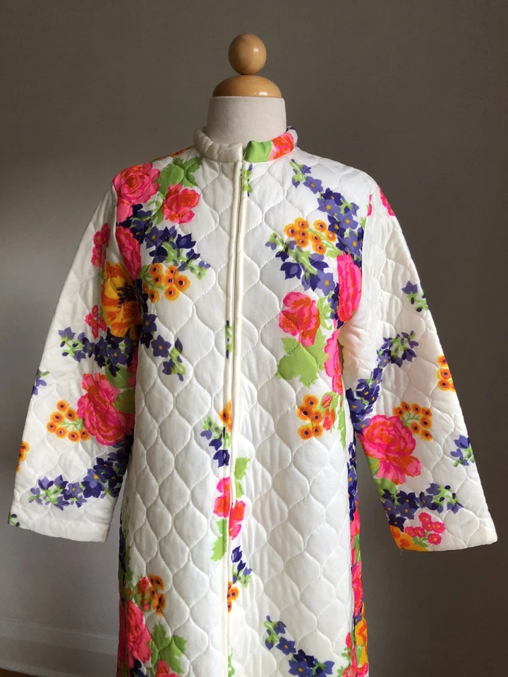 IMPRESIONANTE ABRIGO ACOLCHADO FLORAL DE COLECCIÓN NUEVO SIN ETIQUETAS MONTGOMERY WARD talla M/L Foto 2 de 4