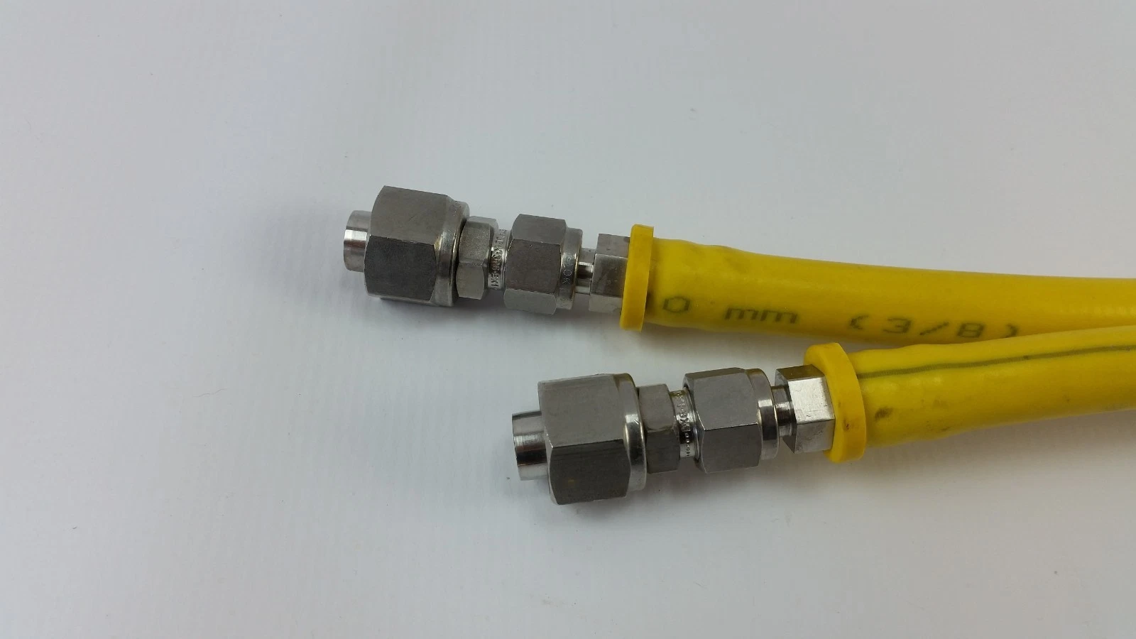 Two-nut stainless tube fittings on the far ends of both Parker 801-6 hoses