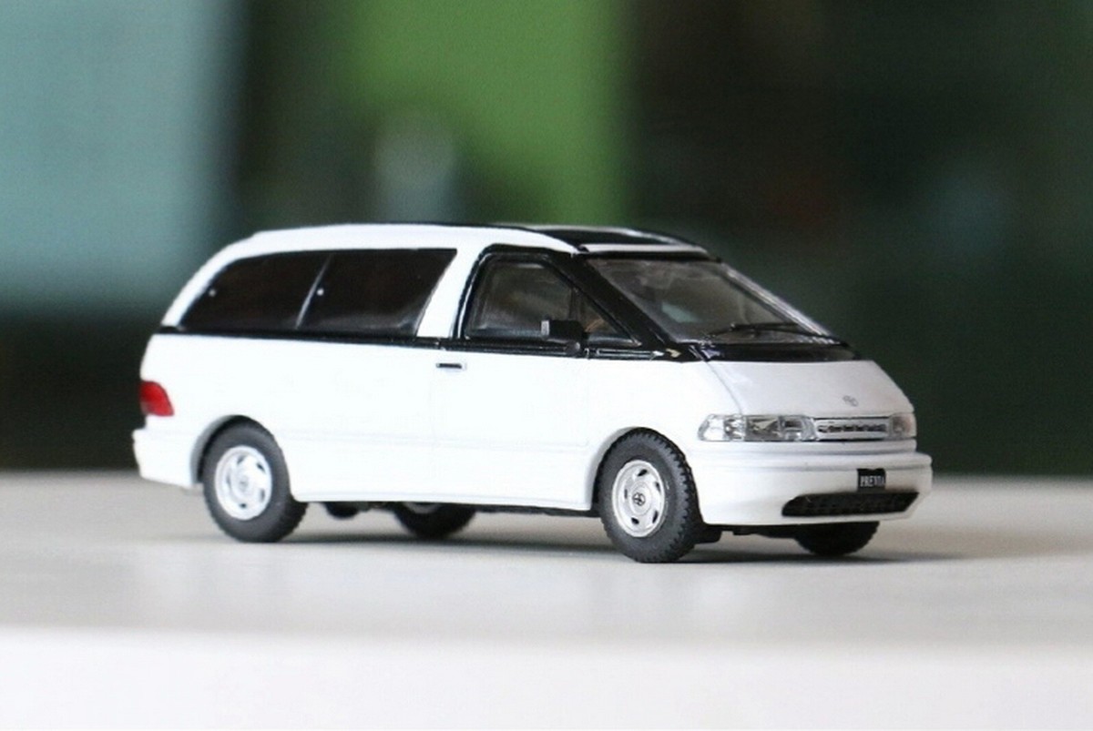Fabulous 1/64 toyota previa (白) Fabulous 1/64 toyota previa (白