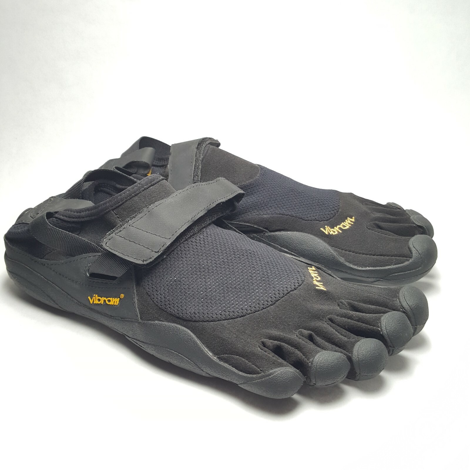vibram toe shoes