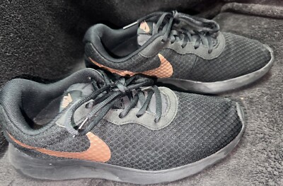 Nike Tanjin Black With Bronze Running Shoes Women display picture 3