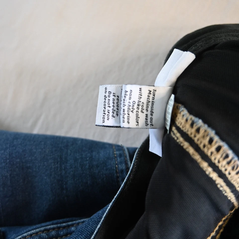 Pantalones cortos de mezclilla elásticos ligeros Bermudas Lane Bryant 28 Tighter Tummy Technology para mujer Foto 4 de 4