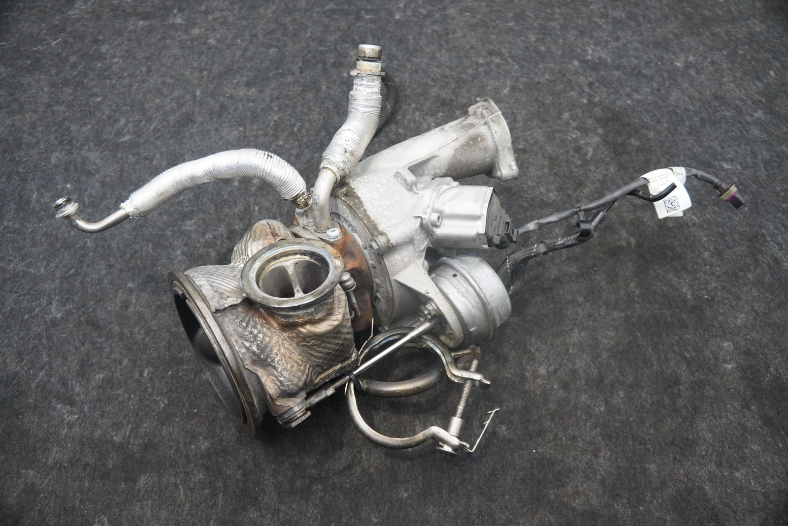 Left Engine Turbo Turbocharger Assembly 0P2145653A OEM Lamborghini Urus 2019