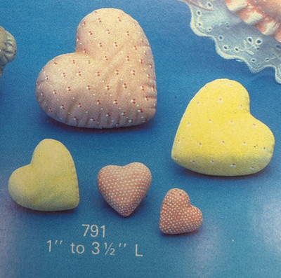 VINTAGE MACKY CERAMIC MOLD #791 ASSORTED STUFFED HEARTS