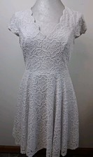 City Triangles White Lace Scalloped V-Neck Backless Fit & Flare Dress Size M Jr