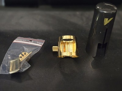 Vandoren Optimum Alto Sax Gold Plated Ligature & Plastic Cap - LC07P
