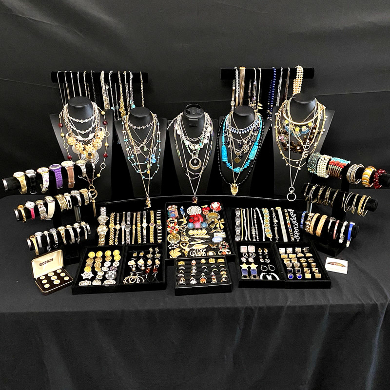 253 pc Antique Vintage Estate Costume Jewelry Some Signed. Lot 865
