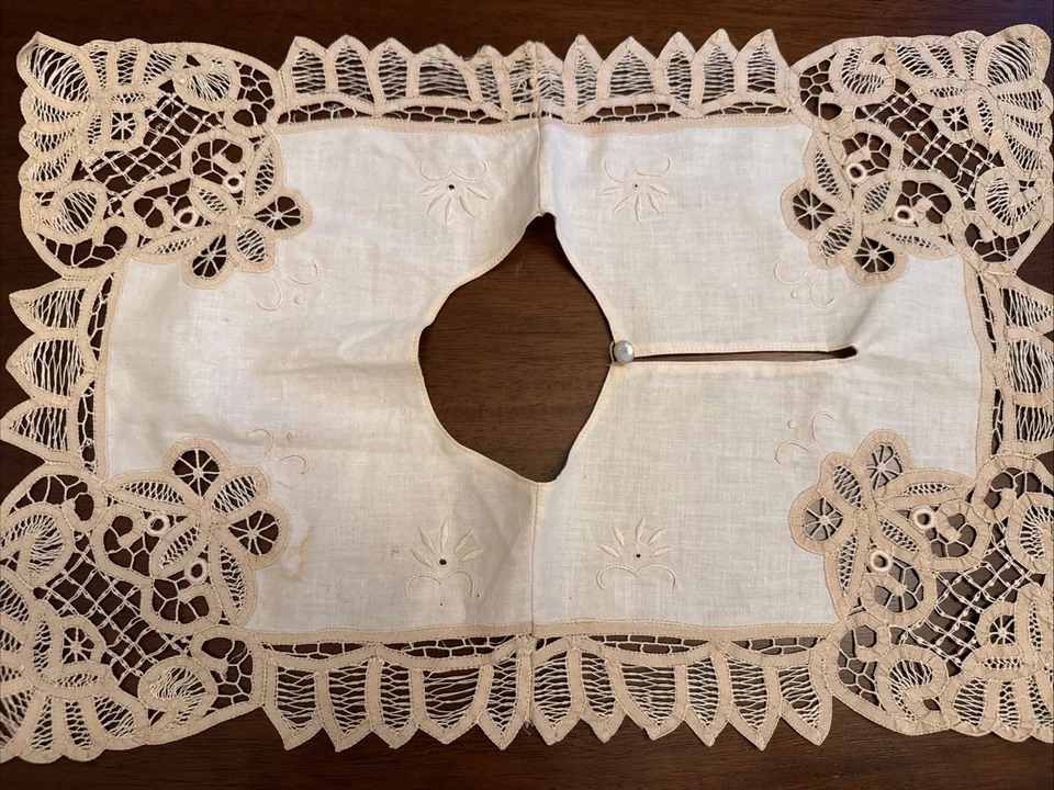 Babero vintage cuello delantero y trasero ganchillo fino con mariposas bordadas Foto 3 de 4
