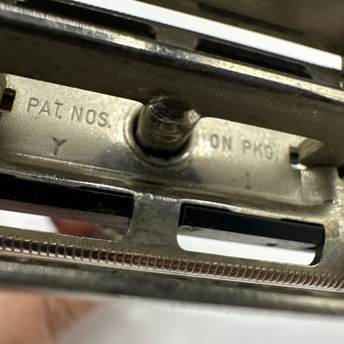 Navaja de afeitar de seguridad Gillette ajustable 1-9 vintage EE. UU. negra plateada y hoja - Imagen 8 de 11