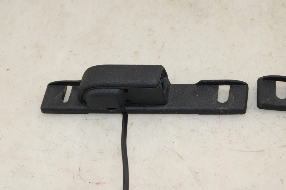 Комплект ударных защелок для верхней части кабриолета Chevrolet Corvette 2005-2013 годов выпуска от оригинального производителя MJ11 - Изображение 3 из 4