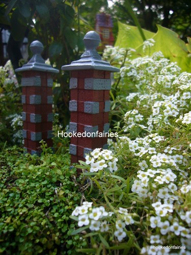 Juego de 2 pilares de jardín en miniatura gnomo Hobbit MR 51224 - Imagen 19 de 21
